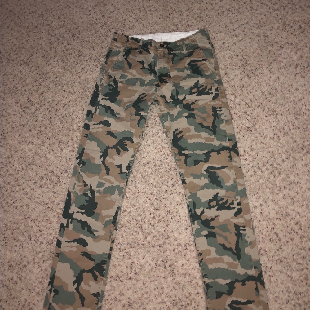 Levi camo pants